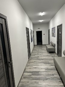 Окрема 3 поверхова будівля в центрі міста, р-н Макдональдс