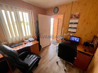 Продається виробничо-складська будівля з залізничною колією!