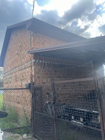 Дачна ділянка з будиночком