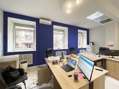 Сдам офис 139,6 кв. м, кабинеты, 1 этаж. Центр города