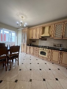 Продаж 2-к квартири з ремонтом біля парку <a href='/newbuilding/1058/view/zk-pogulanka'>Погулянка</a> - ближній центр!