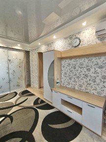 Продам 2х кімнатну район Комсомолець