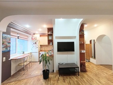 Продам 3-к квартиру 59 кв. м з ремонтом на проспекті Поля