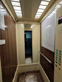 Дніпровська набережна 7