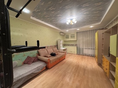 Сдам 3-ех комнатную каартиру в новострое метро житомирская нивки