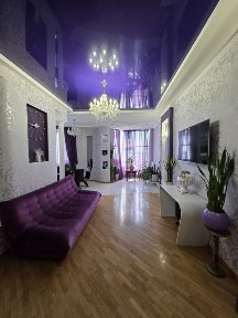 Простора квартира в новобудові в Центрі міста. Повна комплектація.