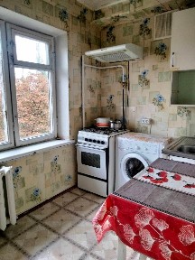 Сдам 2х. кв. возле метро Дарница ул. Строителей 12.