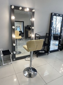 Аренда парикмахерского кресла /бровист/маникюрного стола