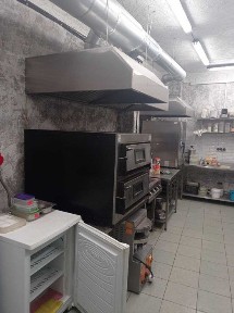 Сдам автономную кухню - c дорогим оборудованием в центре.