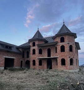 Продам новобудову. Торг! Срочно!