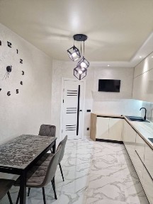 Оренда 2 км квартири поруч з центром