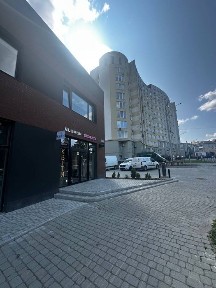 Оренда фасадного приміщення 42 м2 біля озера