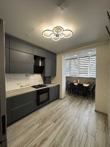Продається простора квартира з ремонтом та меблями ЖК <a href='/newbuilding/6524/view/zk-sadi-visnevi'>Сади Вишневі</a>
