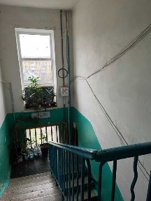 Продам 2 кімн. квартиру, Дарницька площа, вул. Будівельників 5