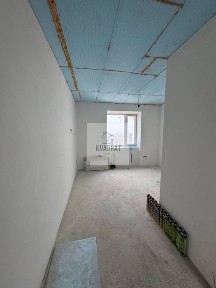 Продам 3-х кімнатну квартиру з кладовою у новому будинку