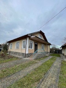 Продаж просторого будинку в с. Ямниця