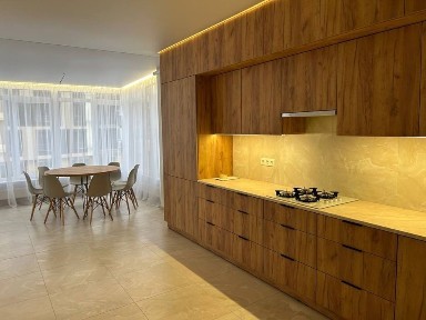 Здається в оренду 4-кімнатна квартира