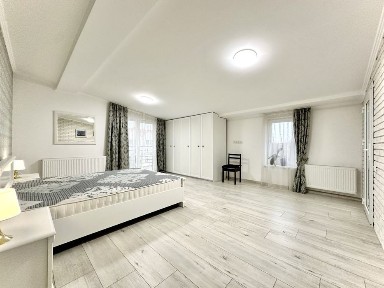 Продаж квартири-будинку з гаражем і подвірʼям | Рясне-Руське