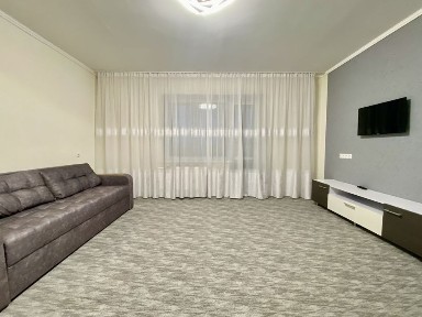 Оренда сучасної трикімнатної квартири в новобудові, пр. Незалежності 58.