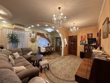 Продаж будинку на Стратосверній