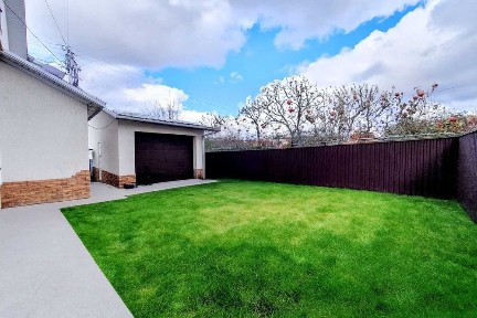 Здається 4-х кімнатний БУДИНОК в ЦЕНТРІ міста р-н вул. ГЕРОЇВ МАЙДАНУ.