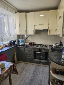 Трійка на львівській