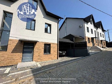 Якісної побудови будинок (дуплекс).