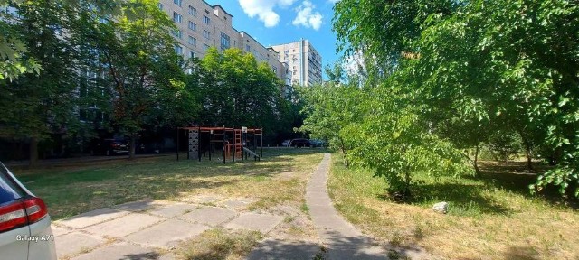 Продаж 2 к квартири русанівка цегляний будинок