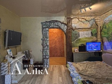 Продам будинок з ремонтом передмісті