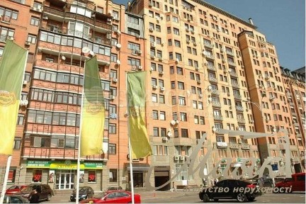 Продажа, фасад, помещение 400м2, ул. Панаса Мирного, Печерськ