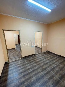 Продаж приміщення 47 кв. м цоколь з ремонтом в центрі м. Вишневе