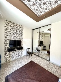 Центр 1-кім. Подобово І кухня-студія окремо. Без передоплати.