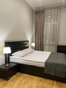 Здається 1кім. квартира вул. Куліша 4. в центрі міста подобово.