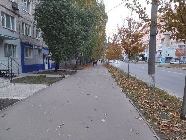 Продам приміщення на першій лініїї на Металургів під салон, магазин і