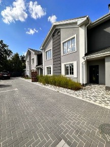 Сучасний таунхаус в Бучі.