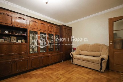 Киев, Ревуцкого ул., 13