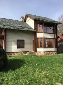 Будинок в карпатах є своє джерело.