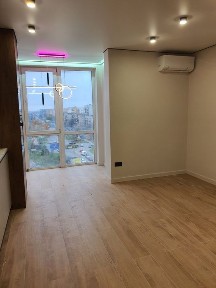 Продаж 2 -о кімнатної квартири ЖК В4