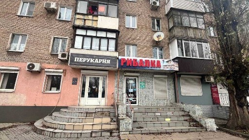 Фасадне приміщення 96,6 м² на червоній лінії - ідеальне для бізнес!