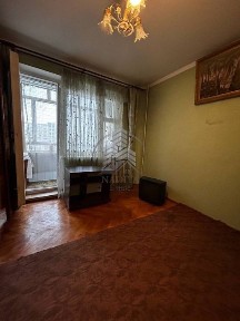 Продаж 4-кімнатної квартири на пр. Червоної Калини