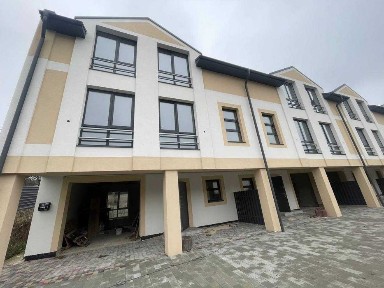 Продаж котеджу біля Подолян, комунікації підключено