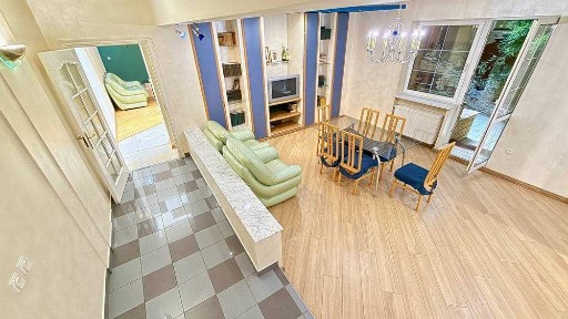 Оренда. Просторий будинок з камінним залом у центрі міста