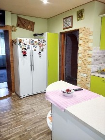 Продаж. 2-поверховий будинок з облаштованою садибою.