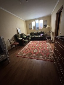 Продається на 7- Зарічному 2 кімнатна квартира.