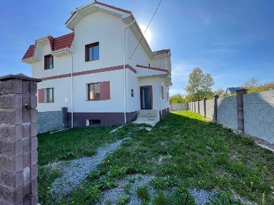 Продам котедж в Колоденці з комунікаціями