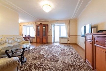 Аренда 3-комнатной квартиры 93 м², Героев Сталинграда просп.