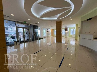 Оренда фасадного приміщення з окремим входом