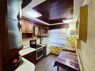 2 Кімнатна. Шкільний Біля Файномаркет.