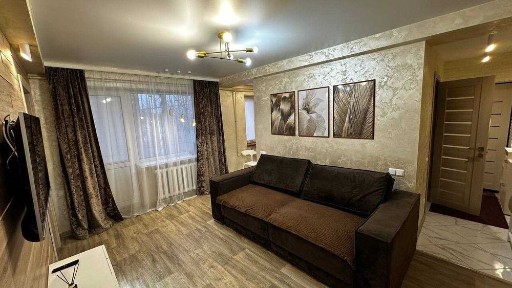 Здається в оренду 2-кімнатна квартира в центрі яка буде вільна 3 числа