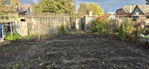 Продам частину будинку на Добровільній все окремо та земля 4 сотки